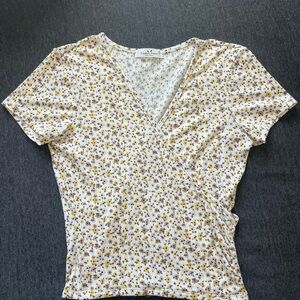 Kendall & Kylie Fitted Wrap T-Shirt White Yellow